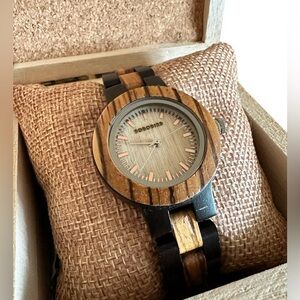 Bobobird ladies 31mm stainable wood watch. Eco friendly & lightweight.NEW in box
